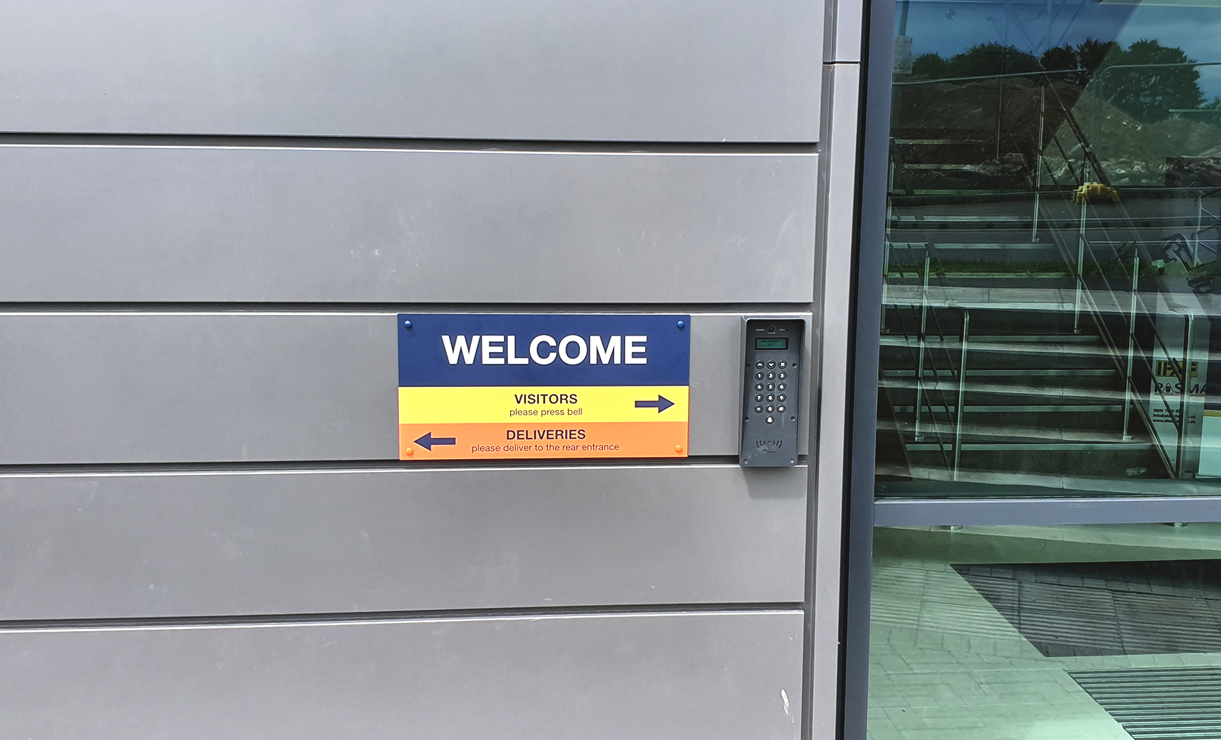 10 Riwal Welcome Sign