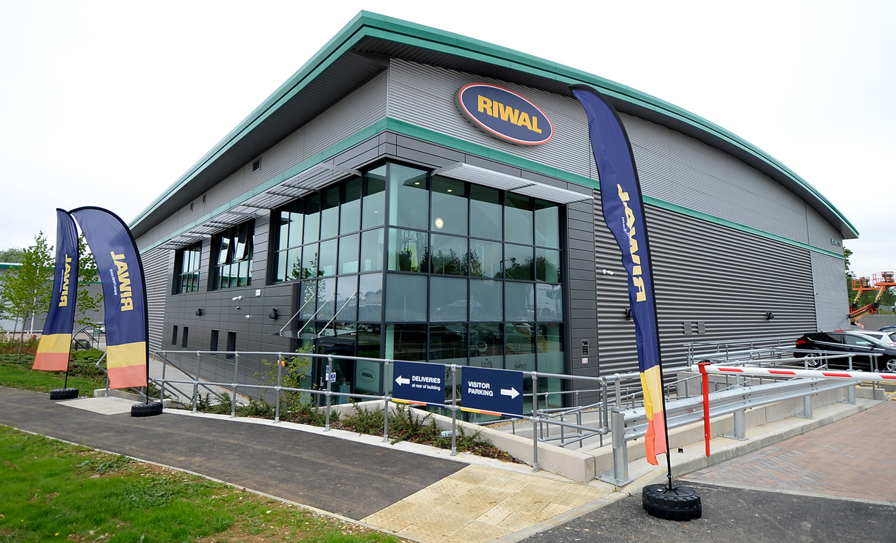 11 Riwal Window Signage