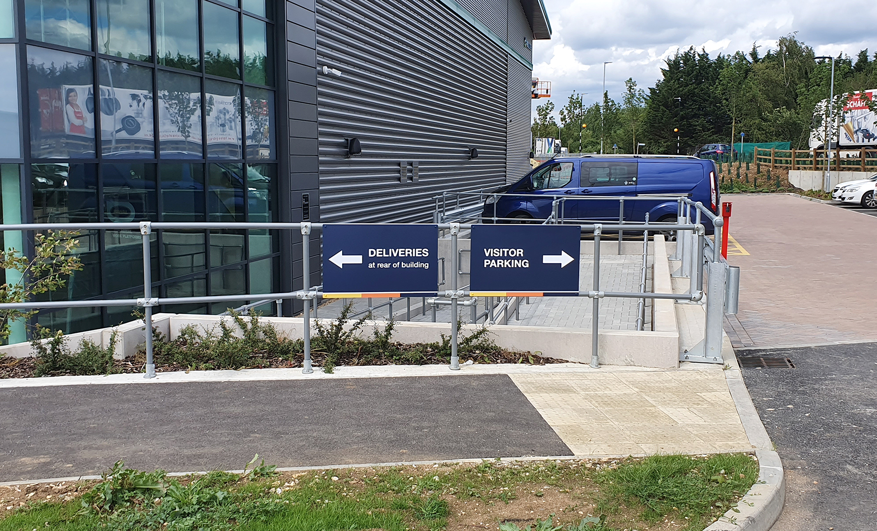 6 Riwal outdoor signage